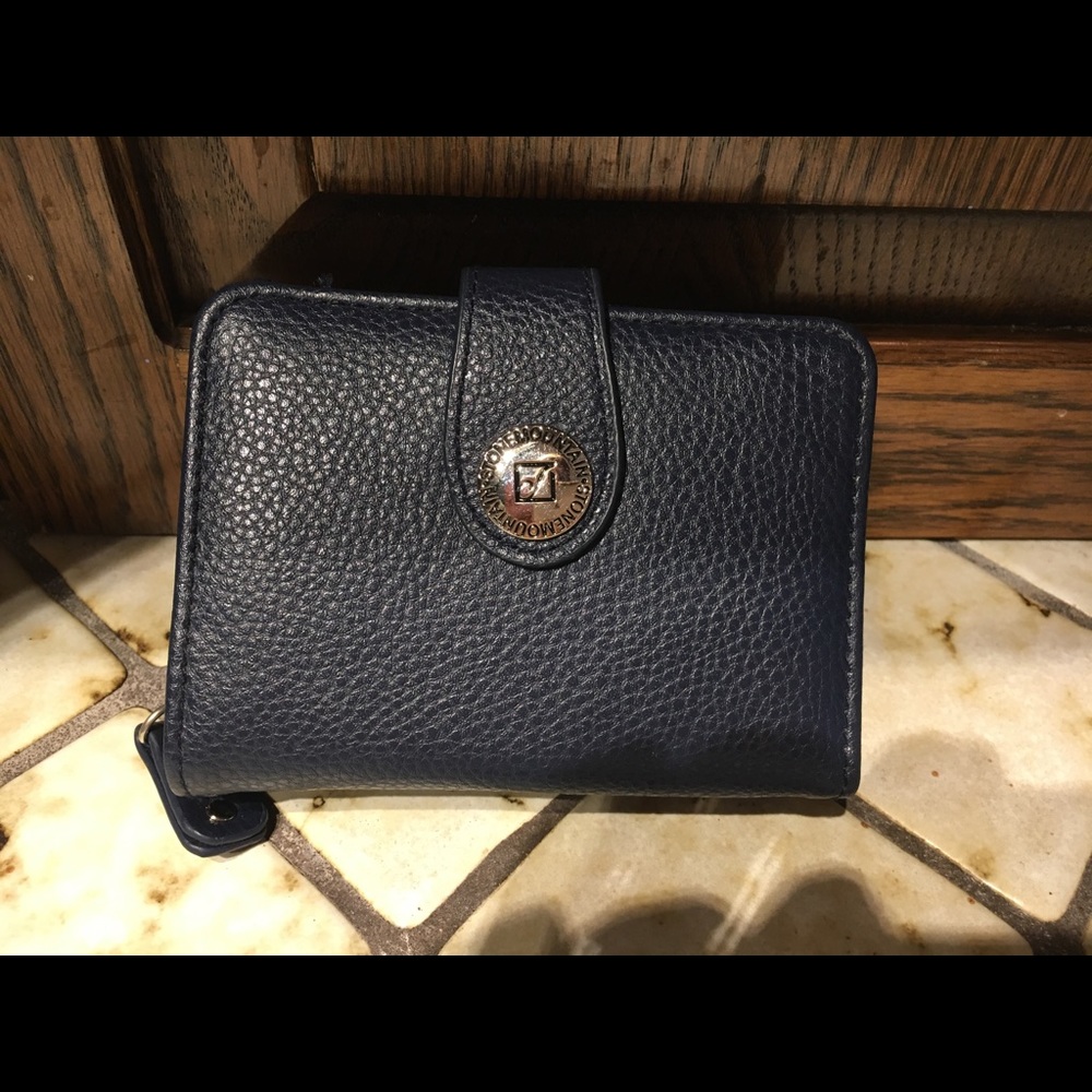Stone Mountain pebbled leather wallet